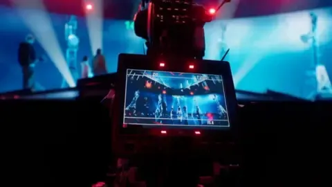 Russia’s Alternative to the European Song Contest Proves to Be Far From Flashy, More Kremlin